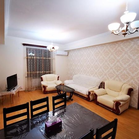 New Luxury 2 Bedroom + Balcony By Republic Square Yerevan Exterior photo